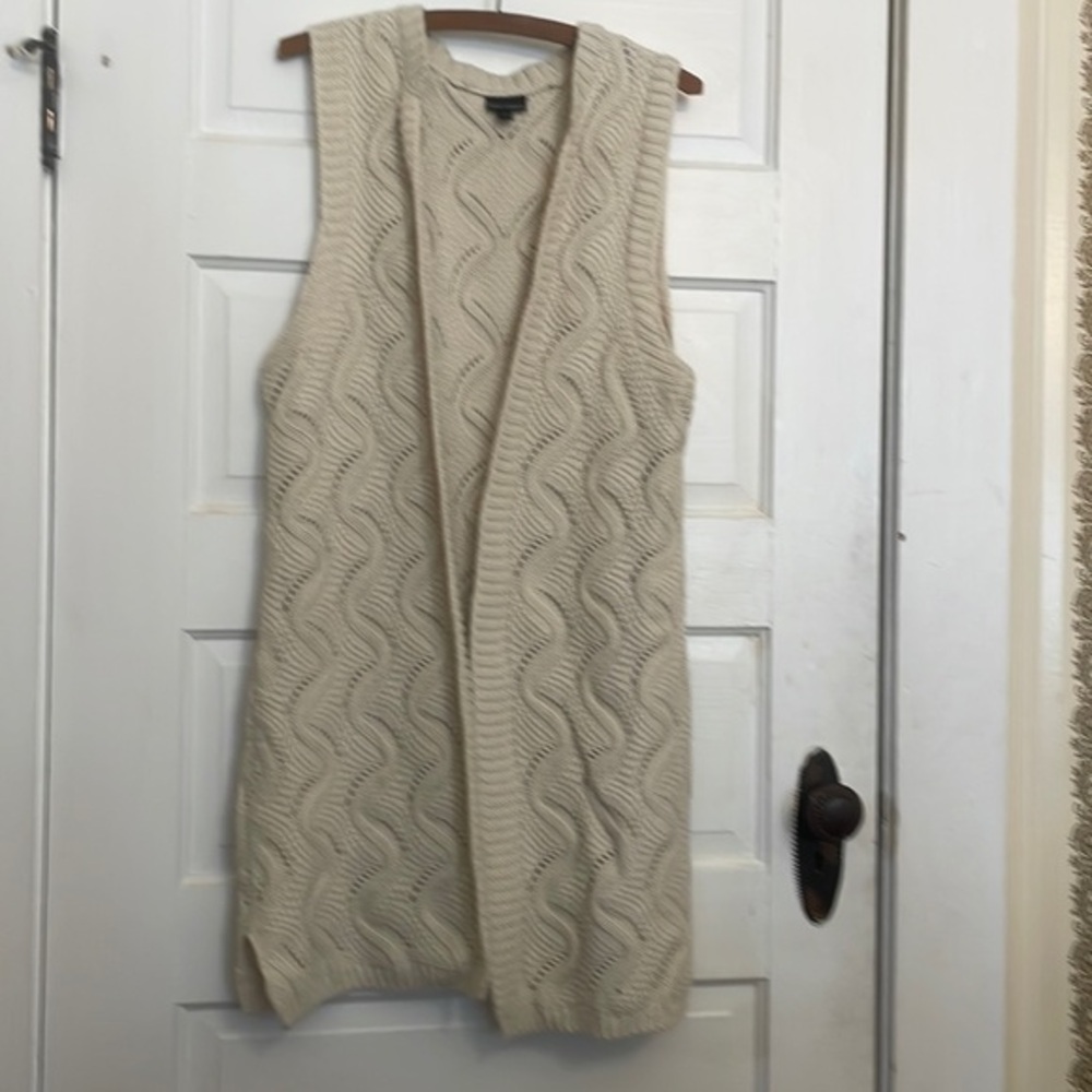 Nice quality long sweater vest by Coco & Carmen size S